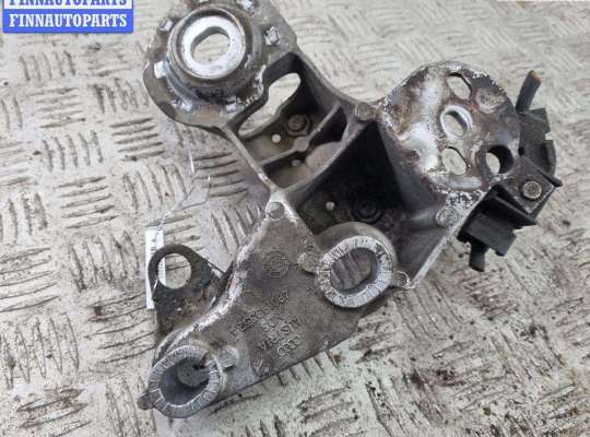 купить Кронштейн двигателя опорный на Volkswagen Passat B5