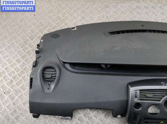 Панель передняя салона (Торпедо) на Renault Scenic II