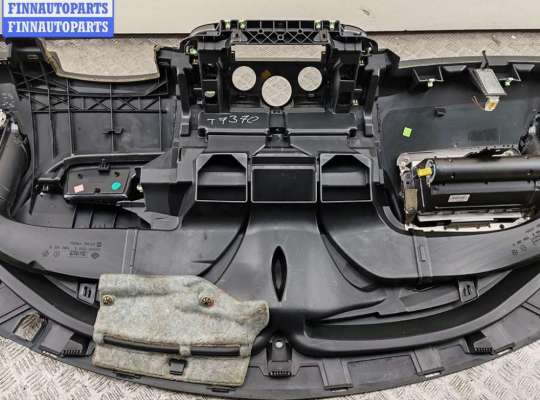 Панель передняя салона (Торпедо) на Renault Scenic II