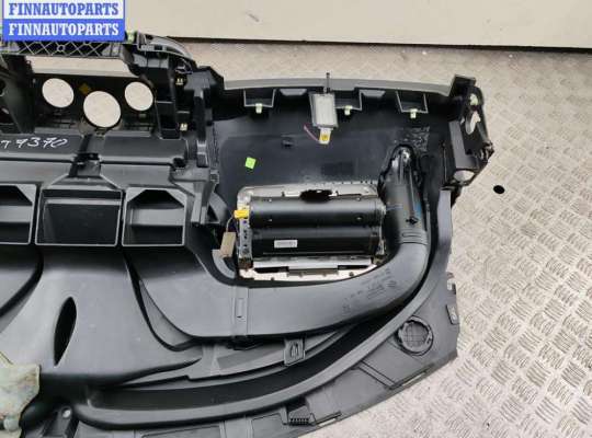 Панель передняя салона (Торпедо) на Renault Scenic II