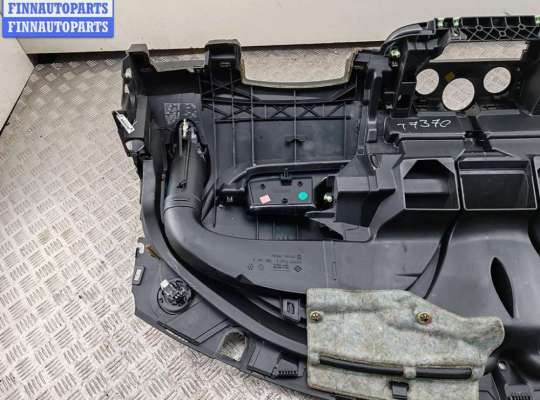 Панель передняя салона (Торпедо) на Renault Scenic II