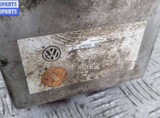 Бензобак на Volkswagen Touran I (1T)