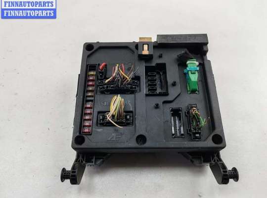 Блок предохранителей VG2704939 на Volkswagen Sharan (1995-2000)