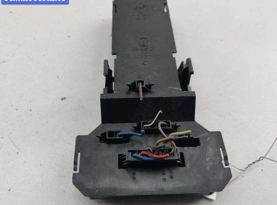 купить Плата фонаря заднего левого на Volkswagen Passat B5