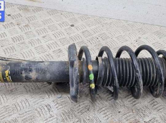 купить Стойка подвески передняя правая на Volkswagen Passat B6