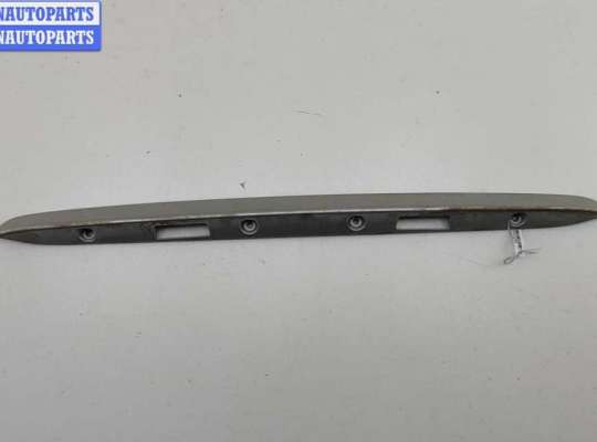 Купить Накладка подсветки номера на Mercedes E-Class W210 (1995-2002) Накладка подсветки номера MB1656436 на Mercedes E-Class W210 (1995-2002)