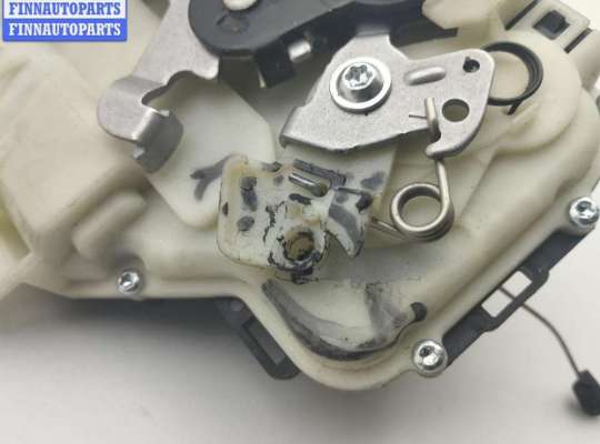 купить Замок двери передней левой на Volkswagen Passat B5
