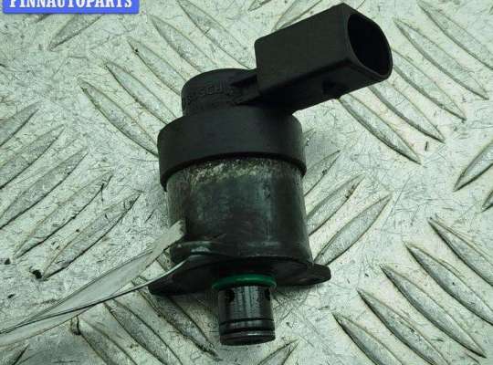 Купить Регулятор давления топлива на BMW 3 E46 (1998-2006) Регулятор давления топлива BM3556168 на BMW 3 E46 (1998-2006)