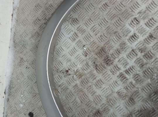 купить Накладка на арку передняя правая на Toyota Yaris Verso