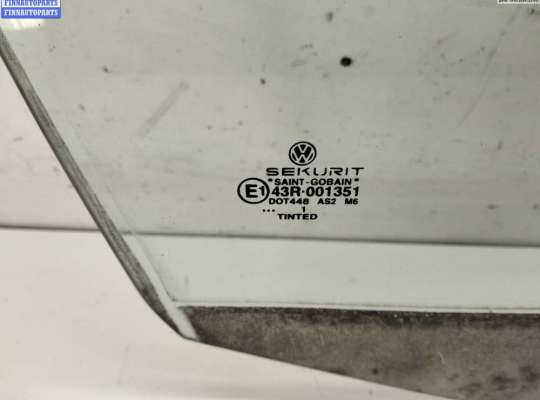 Стекло боковое двери на Volkswagen Jetta IV (USA)