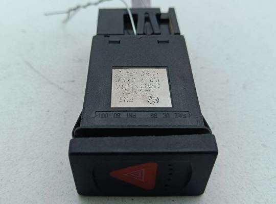 купить Кнопка аварийной сигнализации (аварийки) на Volkswagen Passat B5+ (GP)