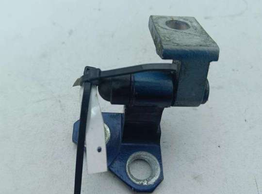 купить Петля двери задней правой на Volkswagen Passat B6