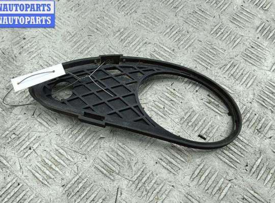 купить Рамка фары противотуманной левой на Mercedes C-Class W203 (2000-2006)