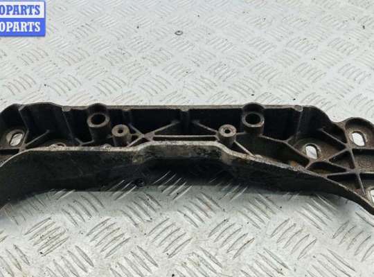 купить Кронштейн КПП опорный на BMW 5 E39 (1995-2003)