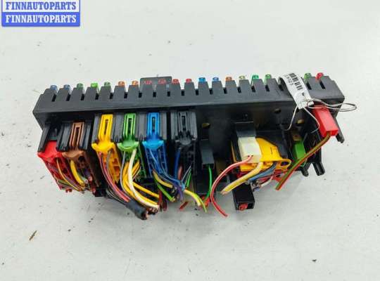 купить Блок предохранителей на Audi 80 B4 (1991-1996)