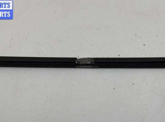 Молдинг лобового стекла MB1687072 на Mercedes A-Class W169 (2004-2012)
