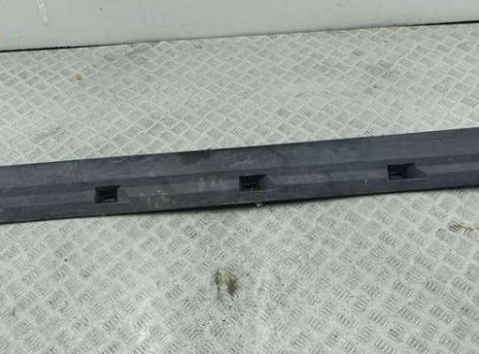 купить Накладка на порог наружная правая на Volkswagen Passat B6