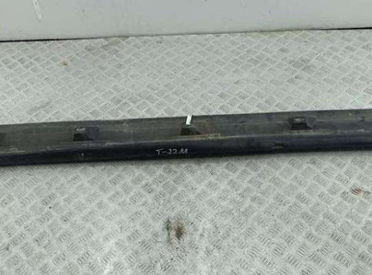 купить Накладка на порог наружная правая на Volkswagen Passat B6