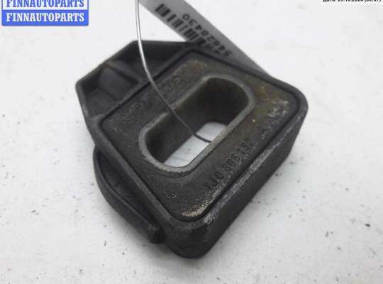купить Кронштейн радиатора на Volkswagen Golf-4