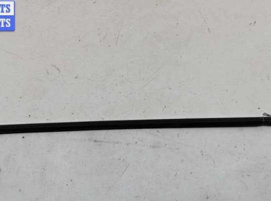 купить Молдинг стекла двери передней правой наружный на Volkswagen Passat B5+ (GP)