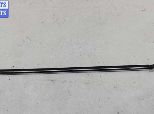 купить Молдинг стекла двери передней правой наружный на Volkswagen Passat B5+ (GP)