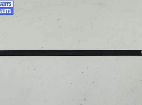 Молдинг двери передней левой SK517632 на Skoda Octavia mk1 (A4 1U) 1996-2010