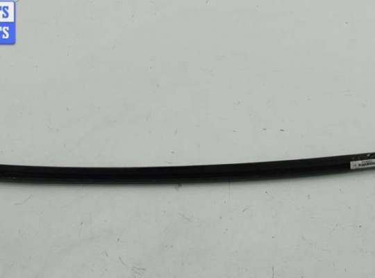 Молдинг лобового стекла FO2186688 на Ford Mondeo III (2000-2007)