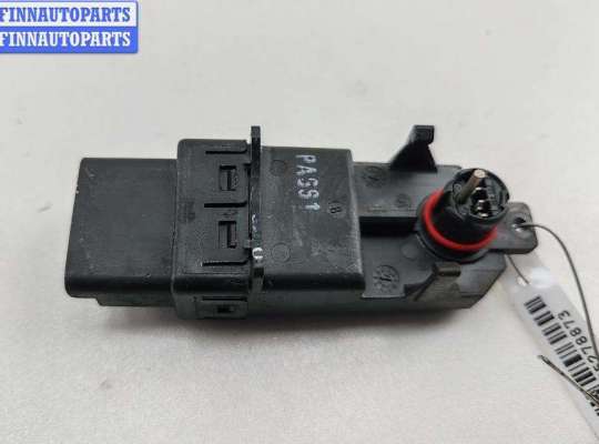 Купить Блок управления стеклоподъемниками на Renault Scenic II (2003-2009) Блок управления стеклоподъемниками RN1552784 на Renault Scenic II (2003-2009)