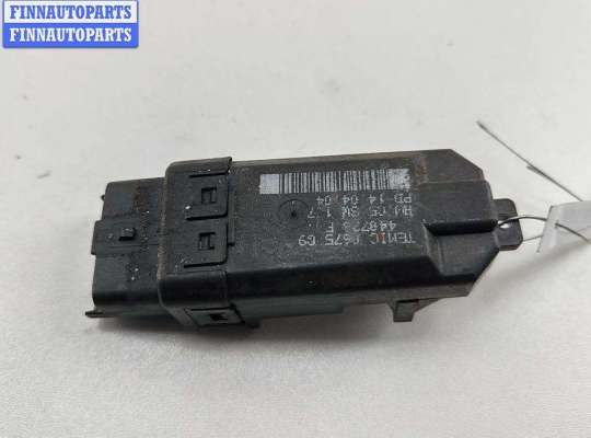 купить Блок управления стеклоподъемниками на Renault Scenic II (2003-2009)