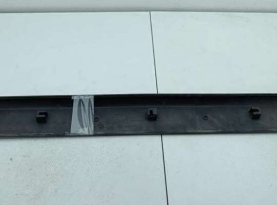 купить Молдинг двери передней правой на Volkswagen Passat B3