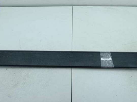 купить Молдинг двери передней правой на Volkswagen Passat B3