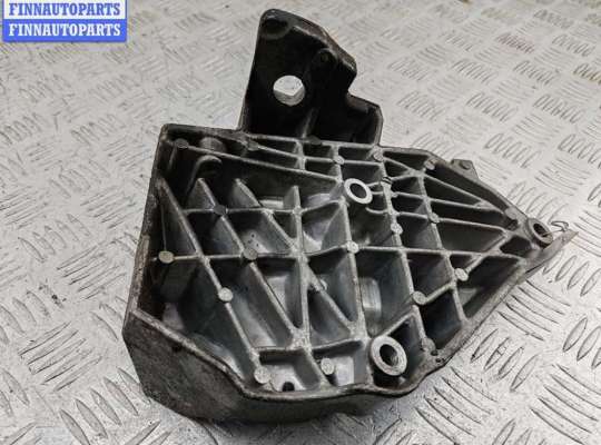 купить Кронштейн компрессора кондиционера на Volkswagen Passat B5