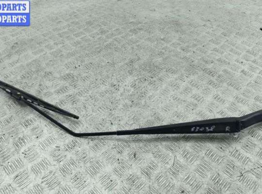 купить Щеткодержатель (поводок стеклоочистителя) передний на Mitsubishi Space Wagon (1998-2004)