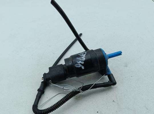 купить Насос (моторчик) омывателя стекла на Volkswagen Passat B5