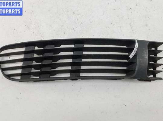 Решётка (заглушка) в бампер VG2730762 на Volkswagen Passat B5