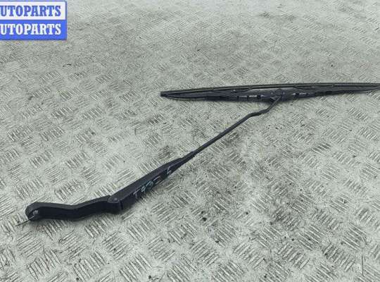 купить Щеткодержатель (поводок стеклоочистителя) передний на Volvo S40 / V40 (1995-2004)