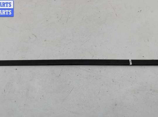 купить Молдинг двери передней левой на Volkswagen Golf-4