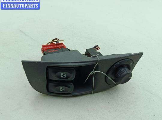 купить Блок кнопок управления стеклоподъемниками на Renault Megane I (1995-2003)