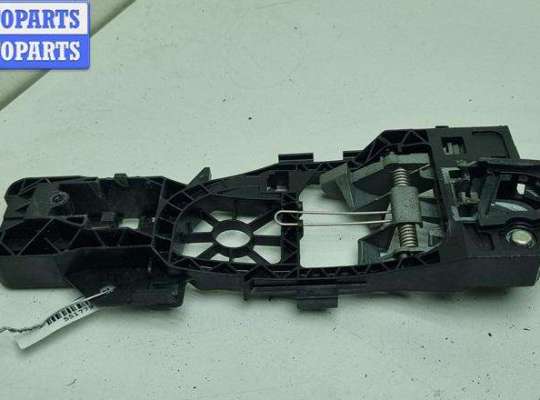 купить Корпус (держатель) ручки двери передней левой на Volkswagen Passat B6