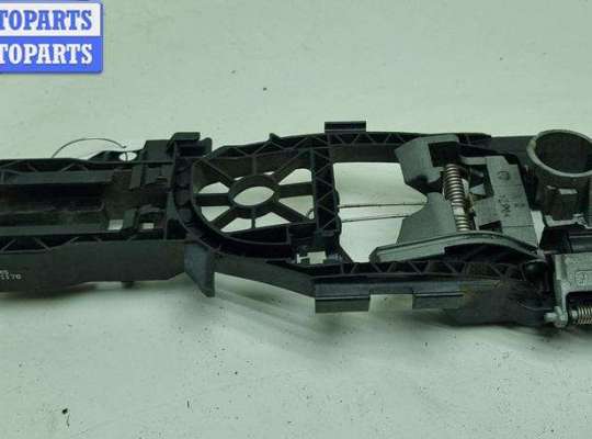 купить Корпус (держатель) ручки двери передней левой на Volkswagen Passat B6