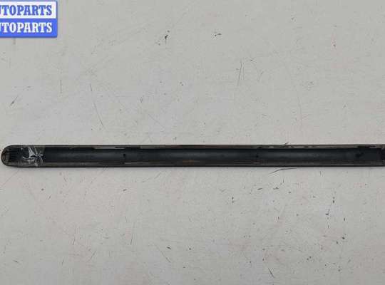 купить Молдинг двери задней левой на Volkswagen Caddy (2004-2010)