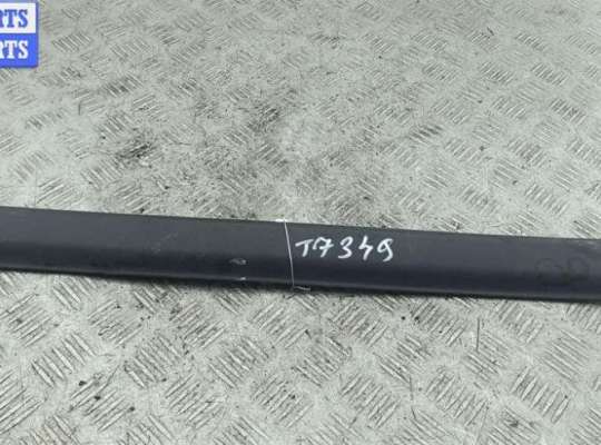 купить Молдинг двери задней правой на Volkswagen Golf-3