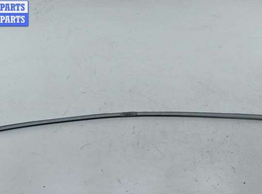 купить Молдинг двери передней правой на Volkswagen Passat B6