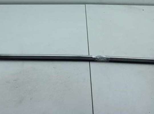 Молдинг стекла двери передней правой наружный VG2576849 на Volkswagen Passat B5+ (GP)