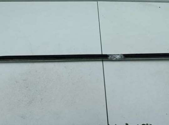 Уплотнитель стекла на Volkswagen Passat B5+ (3B, GP)