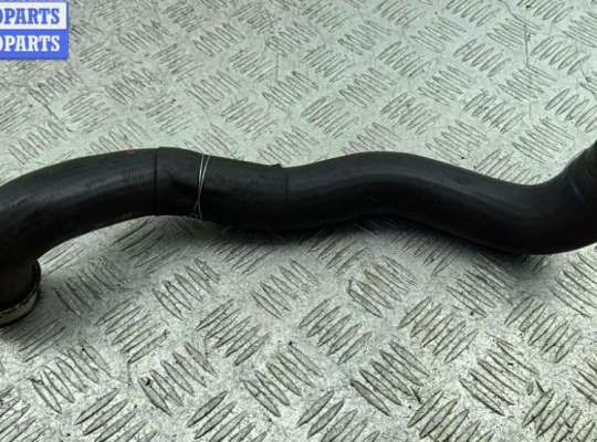 Купить Патрубок радиатора на Mercedes E-Class W211 (2002-2009) Патрубок радиатора MB1684965 на Mercedes E-Class W211 (2002-2009)