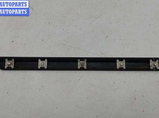 купить Молдинг двери задней левой на Volkswagen Golf-3
