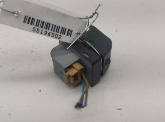 купить Кнопка стеклоподъемника заднего левого на Audi A4 B8 (2007-2015)