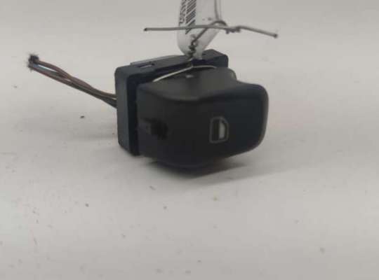 купить Кнопка стеклоподъемника заднего левого на Audi A4 B8 (2007-2015)