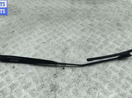 купить Щеткодержатель (поводок стеклоочистителя) передний на Renault Laguna III (2008-2015)